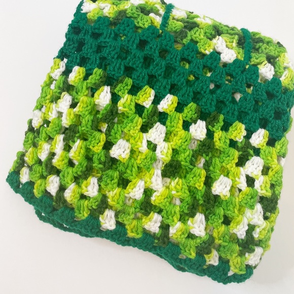 Hand knit throw blanket in various green shades - Picture 7 of 9